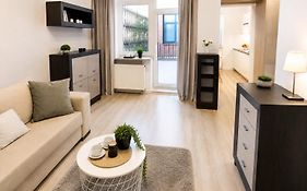 Rondo Onz Metro, Krochmalna 32A Street